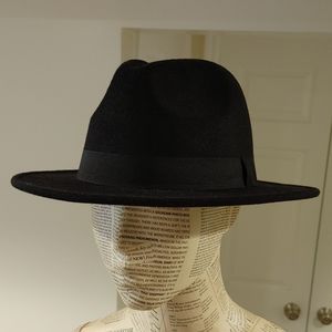 Black felt fedora